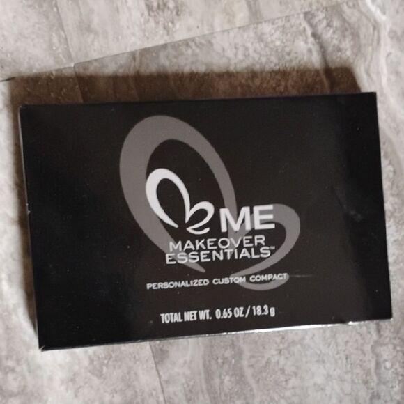 Makeover Essentials Personalized Custom Compact - Picture 1 of 5